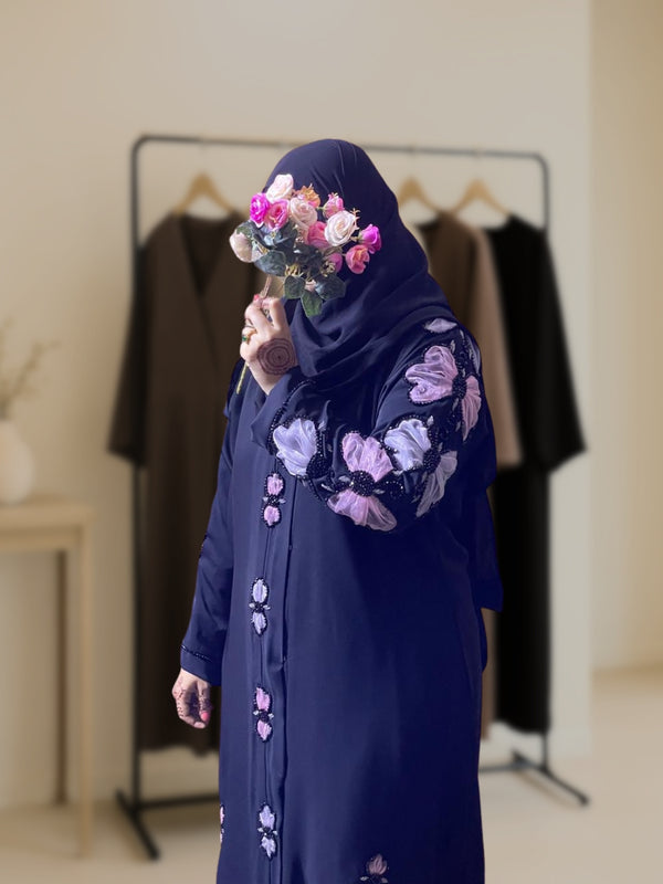 The Zara Abaya – Floral Handwork with Feminine Charm