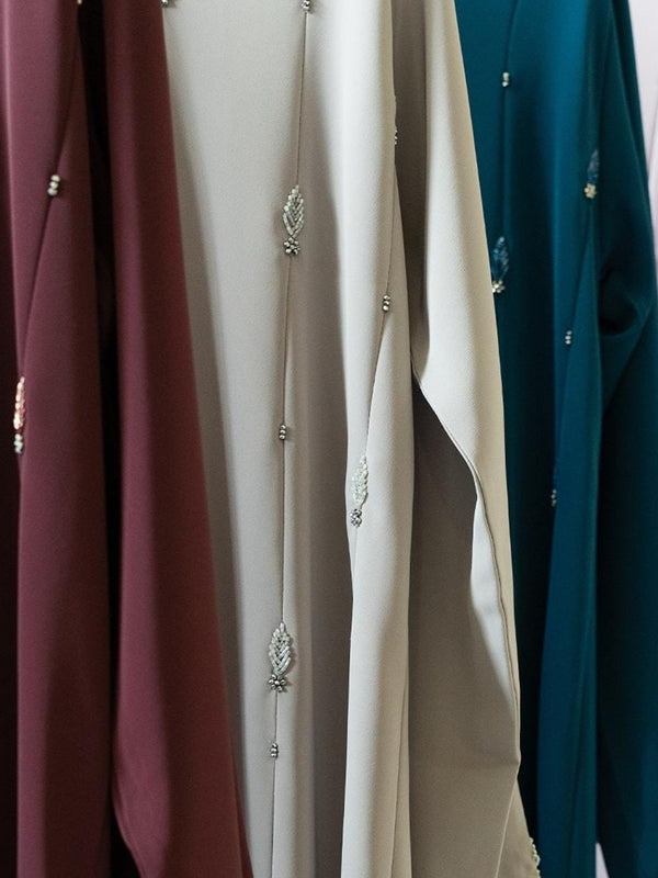The Zayna Abaya – Scattered Handwork Elegance